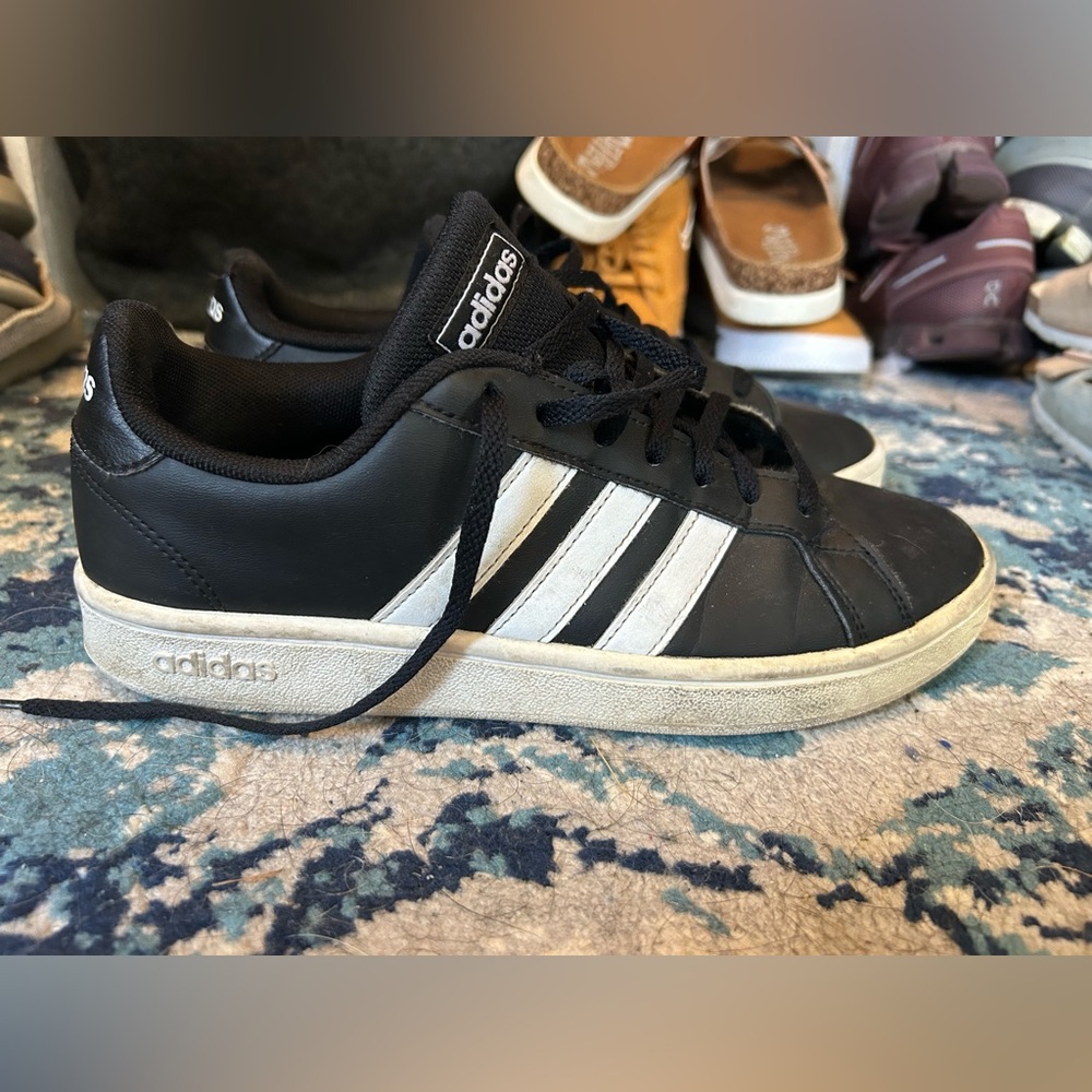 Adidas Sneakers